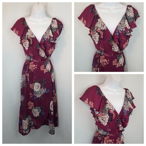 Monteau Dresses & Skirts - Monteau Floral Wrap Dress